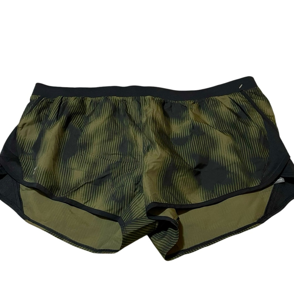 💜🌼 Under Armour Green and Black Athletic Shorts